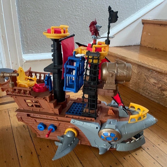 Fisher Price Imaginext Shark Bite Pirate Ship Playset with accessories - Picture 2 of 5